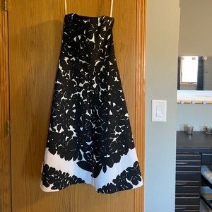 White House black market strapless dress black and white